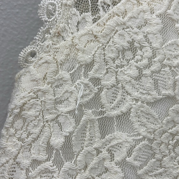 Elegant Cream Lace Dress - Picture 2 of 10